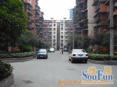 筒车巷29号院3室1厅1卫西南朝向2500.00元/月出租