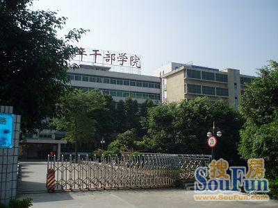 广东青年干部学院宿舍4室2厅1卫南朝向5000.00元/月出租