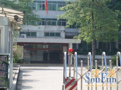 广东青年干部学院宿舍3室2厅1卫东南朝向4000.00元/月出租