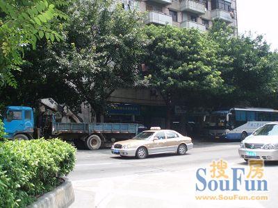 禺东西路小区2室1厅1卫东西朝向2200.00元/月出租