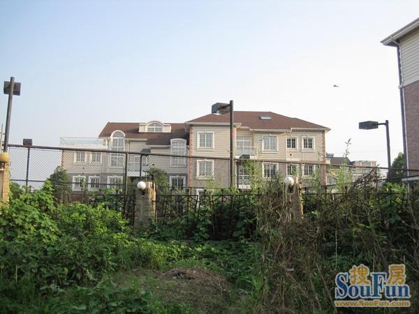 新西湖花园4室2厅2卫南朝向12000.00元/月出租