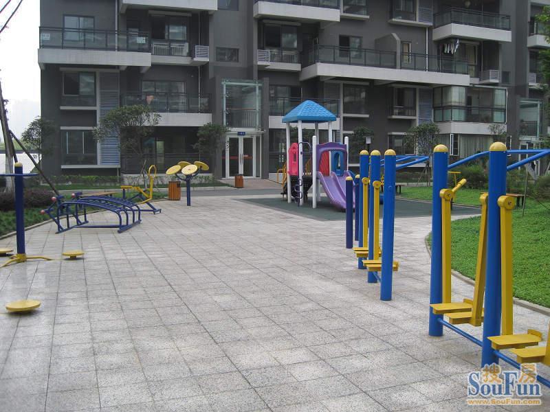 和祥瑞苑4室1厅2卫东南朝向2500.00元/月出租