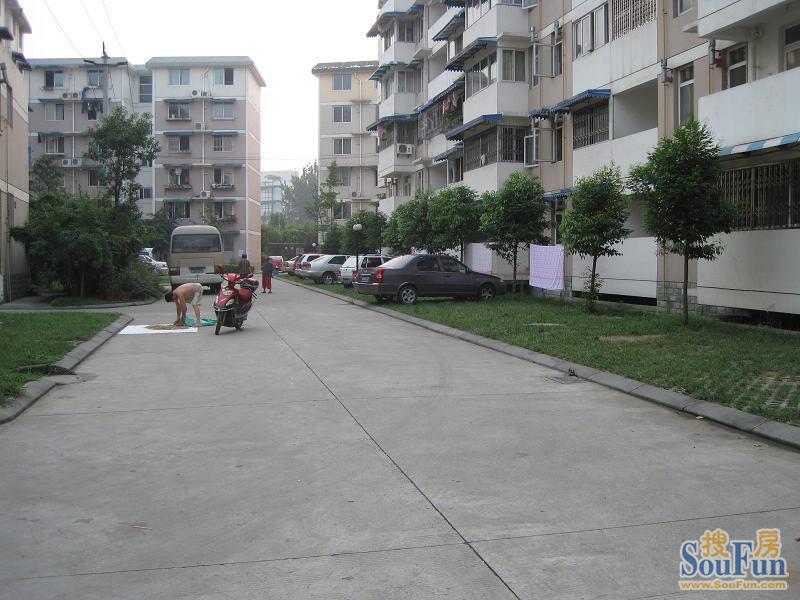 嘉和园一期1室1厅1卫东朝向2000.00元/月出租