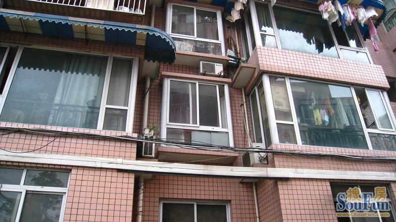 东南苑2室1厅1卫南北朝向2600.00元/月出租