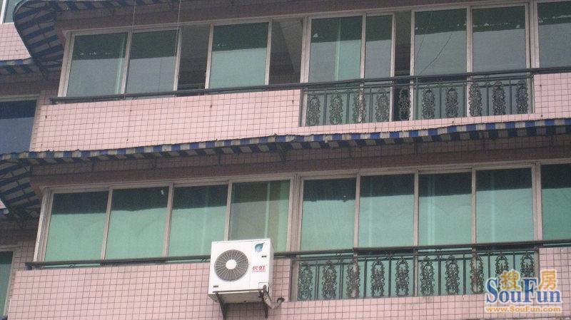 龙舟路66号院3室1厅1卫东南朝向3600.00元/月出租