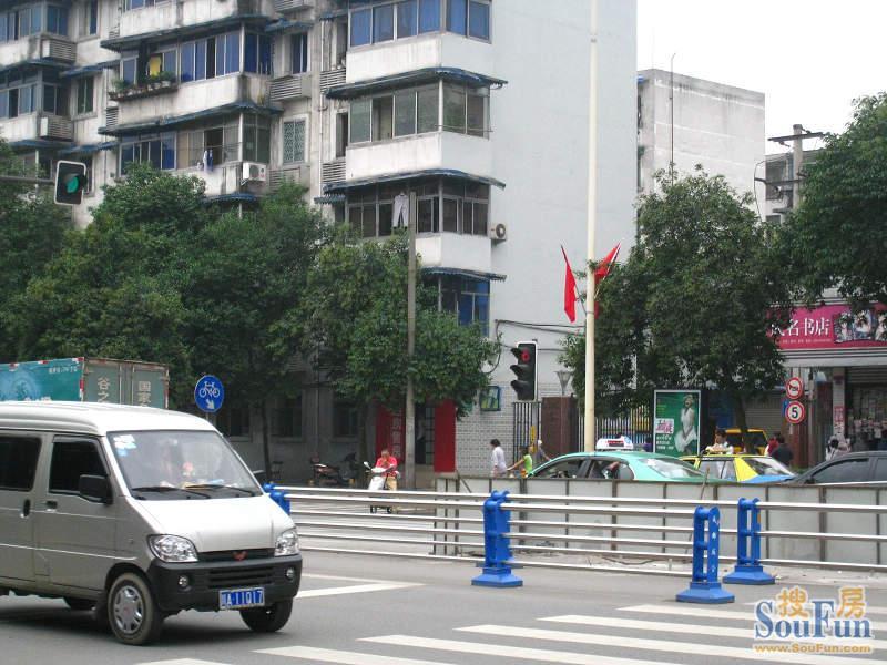 一环路东四段12号院2室1厅1卫东南朝向2000.00元/月出租
