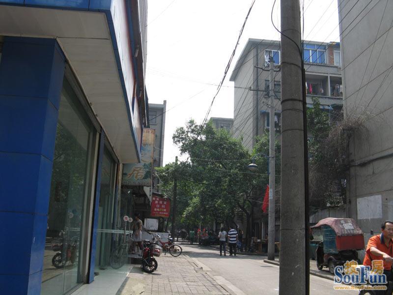 抚琴南路小区2室1厅1卫南北朝向2280.00元/月出租