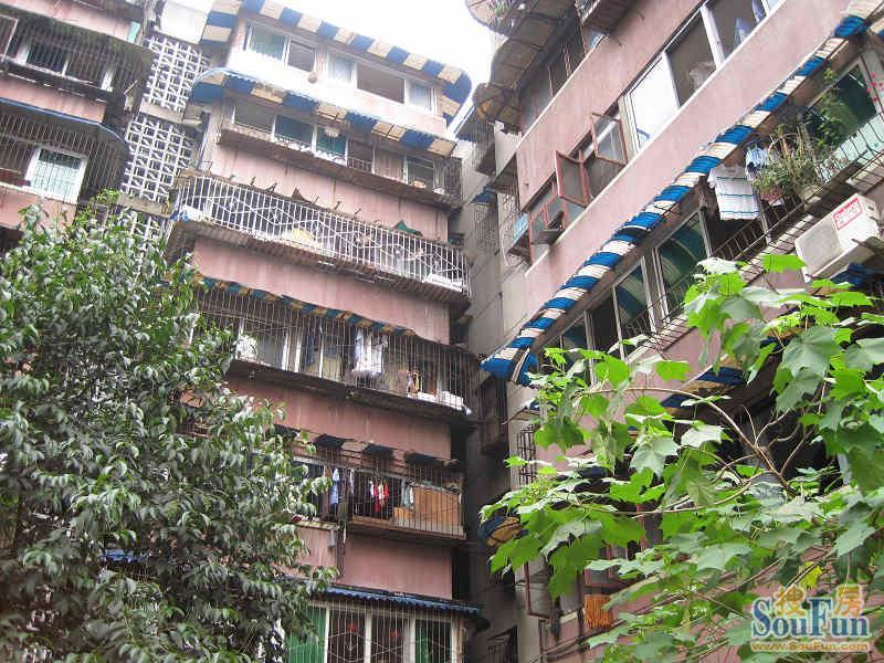 工农院街80号院2室1厅1卫东南北朝向2300.00元/月出租