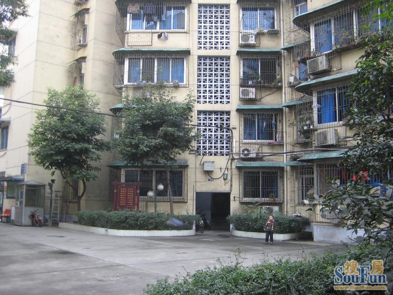 彩虹街61号院2室1厅1卫东南朝向2200.00元/月出租