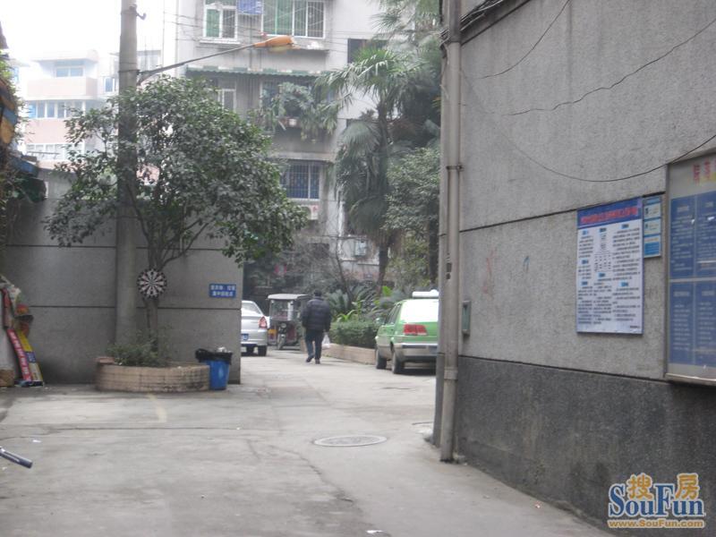 玉虹巷2号院2室1厅1卫东南朝向2200.00元/月出租