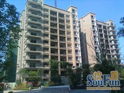 财信中央大街小区二手房实景图