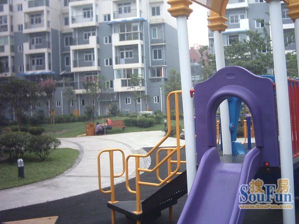 柳岸馨苑4室2厅2卫西南朝向1700.00元/月出租