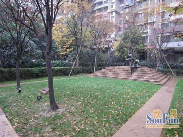 龙湖三千里2室2厅1卫东朝向2500.00元/月出租