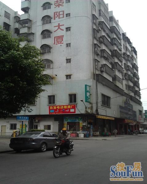 荣阳大厦4室2厅3卫东南朝向1500.00元/月出租