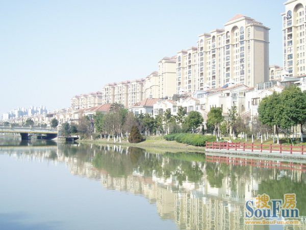 环球翡翠湾花园3室2厅2卫南朝向9500.00元/月出租