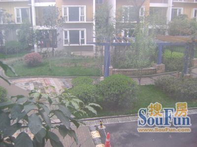 果堰小区4室2厅2卫东朝向4200.00元/月出租