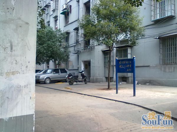 天润花园3室2厅2卫南朝向2700.00元/月出租