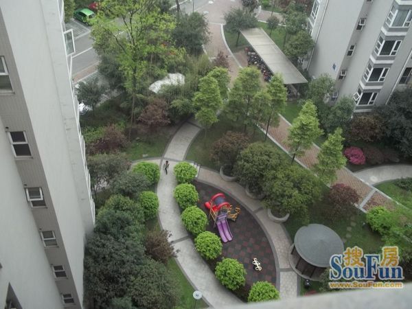 香洲半岛3室2厅2卫东南朝向2000.00元/月出租