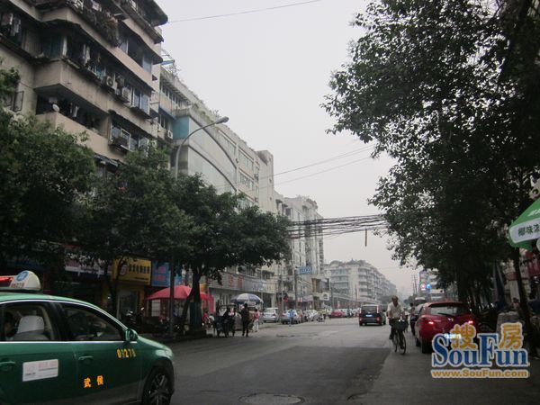 战旗东路7号院1室1厅1卫南朝向1500.00元/月出租