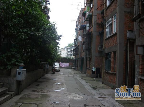 静康路536号院2室1厅1卫东南朝向1800.00元/月出租