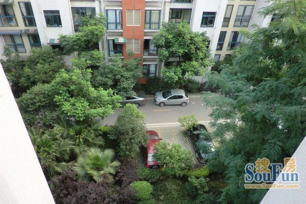 格林春天2室2厅1卫西南朝向1300.00元/月出租