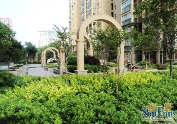 三盛层上观邸3室2厅1卫南北朝向2100.00元/月出租