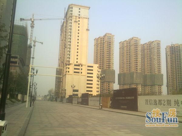 郫县置信逸都花园3室2厅2卫东南朝向2200.00元/月出租