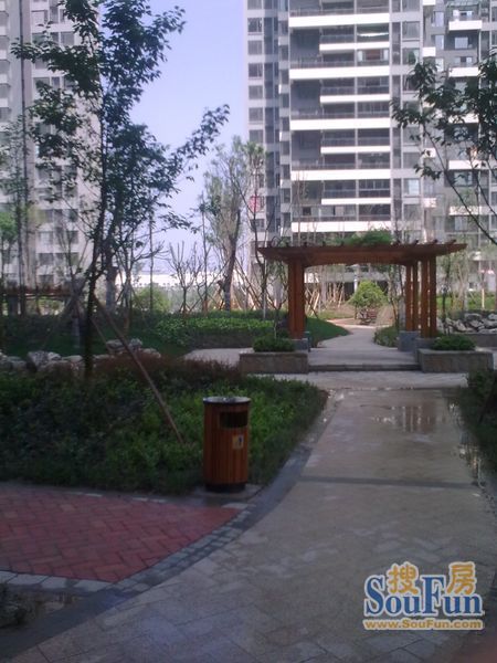 华都美林湾2室2厅1卫西北朝向2700.00元/月出租