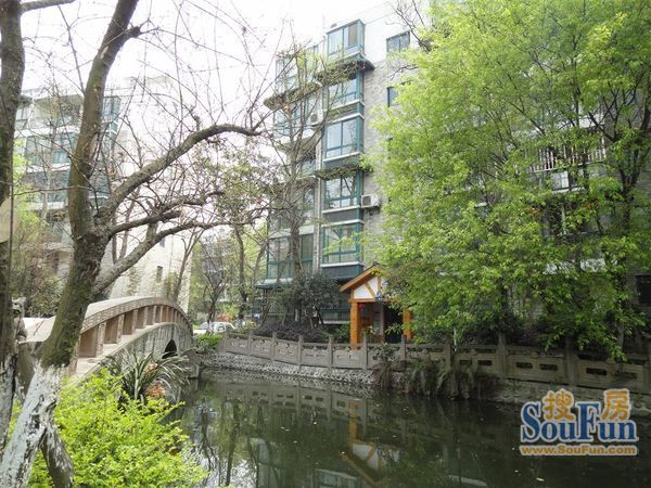 府河御景4室2厅2卫东南朝向1600.00元/月出租