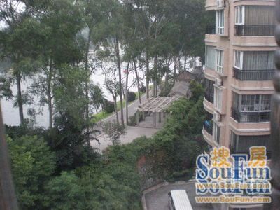 华翠街大院3室2厅2卫北朝向4200.00元/月出租