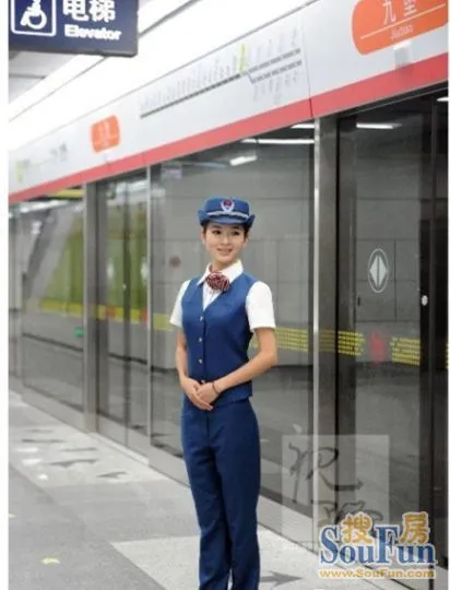 组图:杭州地铁行政站务人员着制服亮相