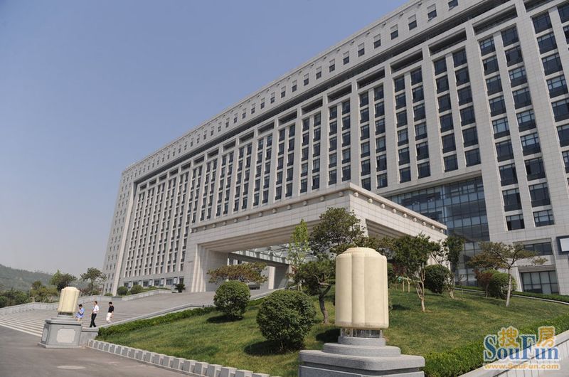 济南市政府办公楼造价40亿，奢华宏大引争议