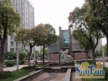 1楼带小平台 2加1户型 随时看房 拎包入住