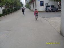 爱国路单位房 中层有太阳 有院子有门卫可停车地铁百米