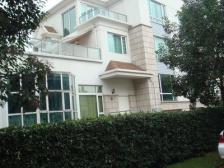 附带产权车位,小区绿化高,少见的改善型别墅房源。