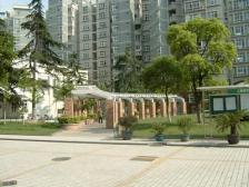 主卧朝南,小区中心位置,居家装修,采光充足,近地铁