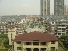 坐落于青山湖畔,小区品质很好,物业也很负责