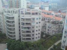 三层顶跃,有楼顶花园,视野全看湖,可拎包入住