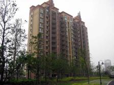 别墅社区,保利名苑精装叠墅,小区环境优美,明强一墙之隔。