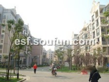 绿地新家园采光好无遮挡 带阁楼露台 近万达商圈 满五
