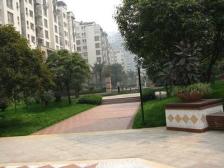 四公里 骏逸蓝山三房132万