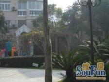 此房南北通透,视野采光毫无遮挡,市区少有的洋房住宅