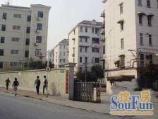 长虹3房,边套全明,近地铁,满五年,门前有小花园