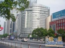 自住保养很好装修复式6米挑高,满5年正朝南,全天都有采光