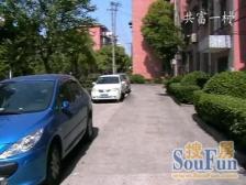 婚房精装修两年,拎包入住,地铁口500米,懂得来