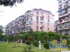 两间卧室朝南带大阳台,小区热门户型,随时看