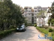 一梯四户,南北通透,小区中心位置,精装修