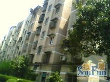 一梯四户,南北通透,小区中心位置,精装修