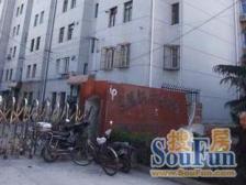 新上 精装修三房 门口是新建菜市场 业主诚售