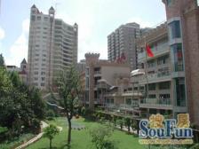 安静舒适,采光充足,精装修,房龄新,地。铁旁